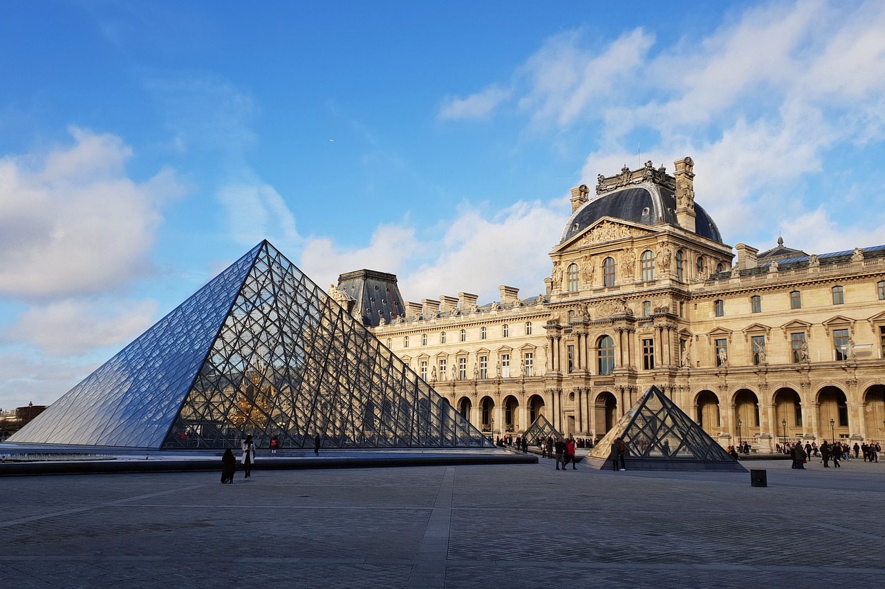 Glaspyramide Louvre Paris