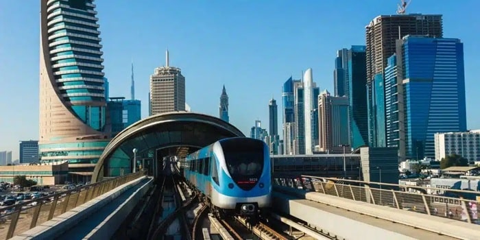 Gibt es eine U-Bahn von Dubai nach Abu Dhabi?