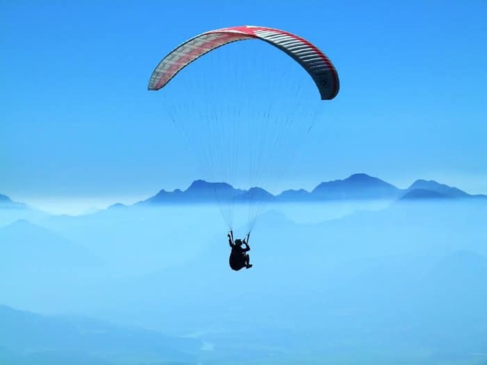 Abenteuer und Freizeitspaß Gleitschirmfliegen